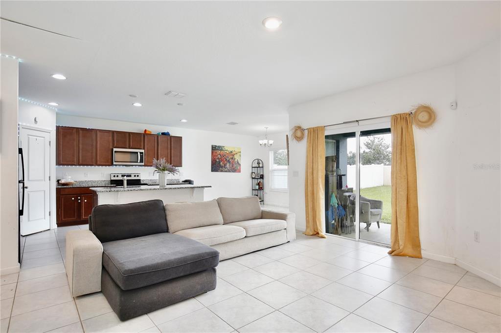 490 TAFT DRIVE gallery image #3
