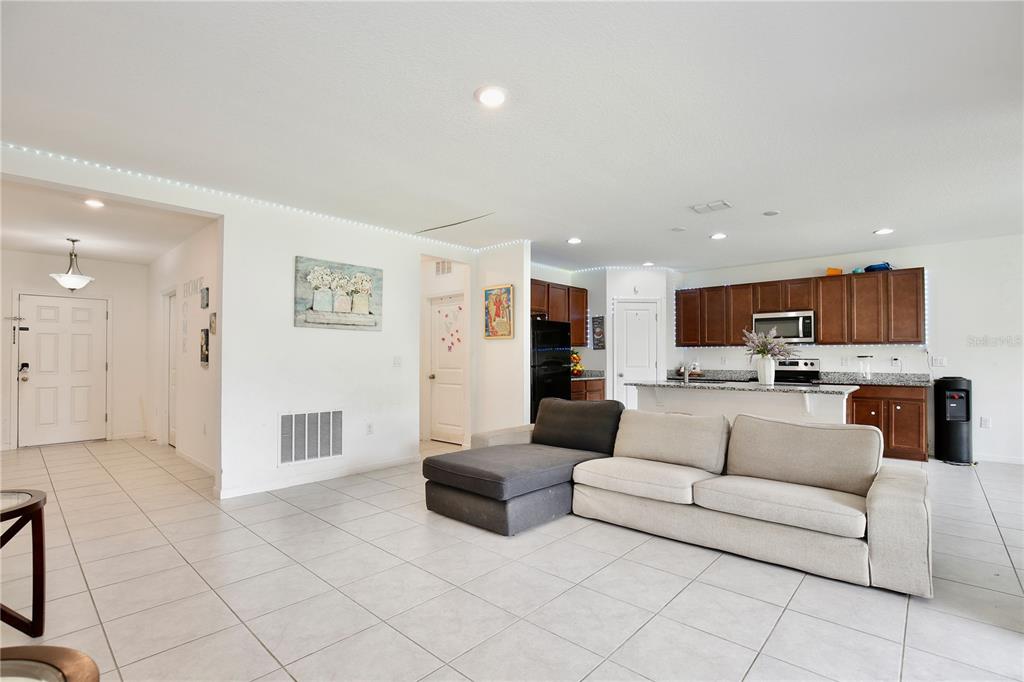 490 TAFT DRIVE gallery image #4