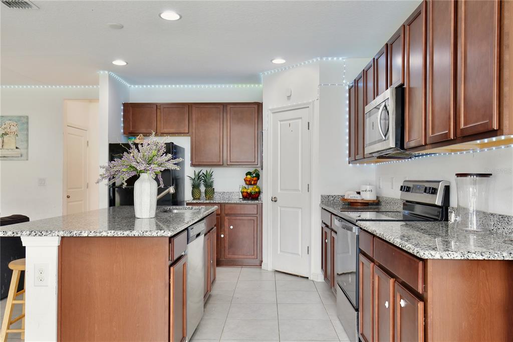 490 TAFT DRIVE gallery image #8