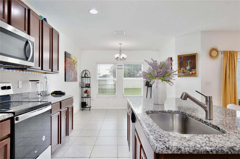 490 TAFT DRIVE gallery image #9