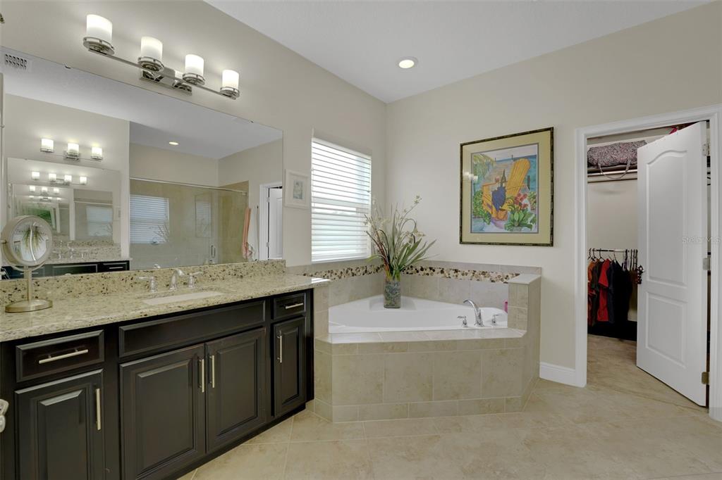 1555 KATIE COVE gallery image #26