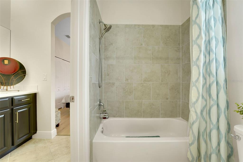 1555 KATIE COVE gallery image #32