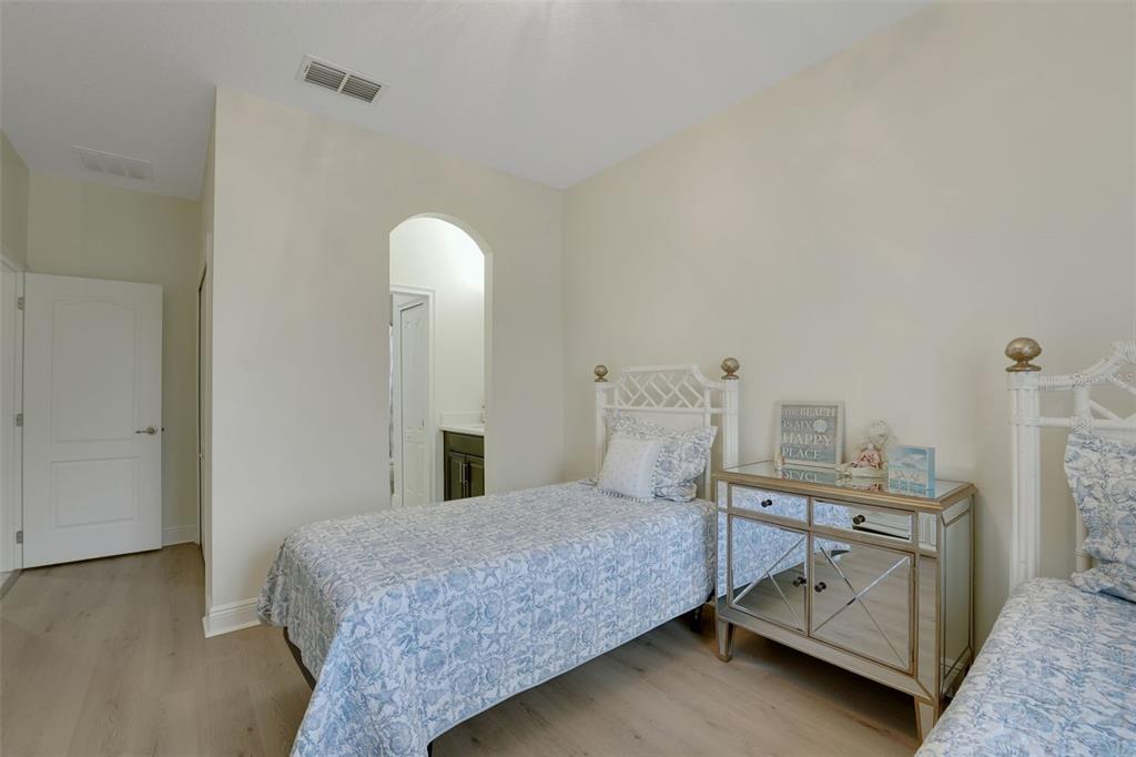 1555 KATIE COVE gallery image #34