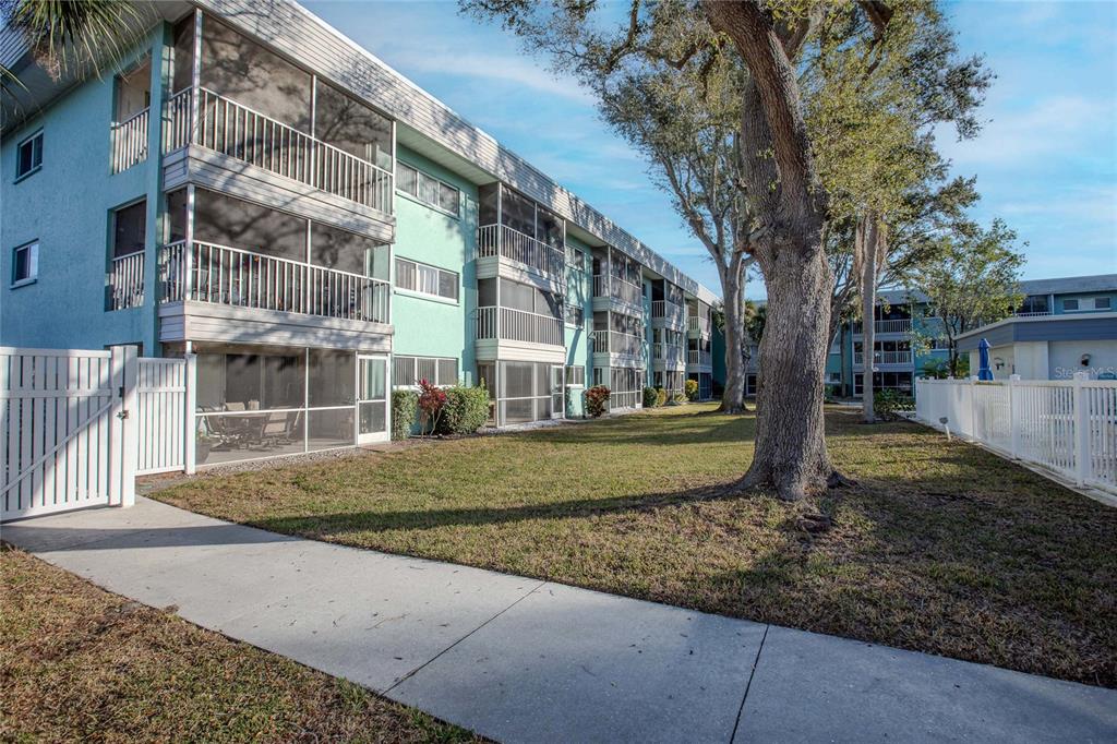 3300 BENEVA UNIT 214