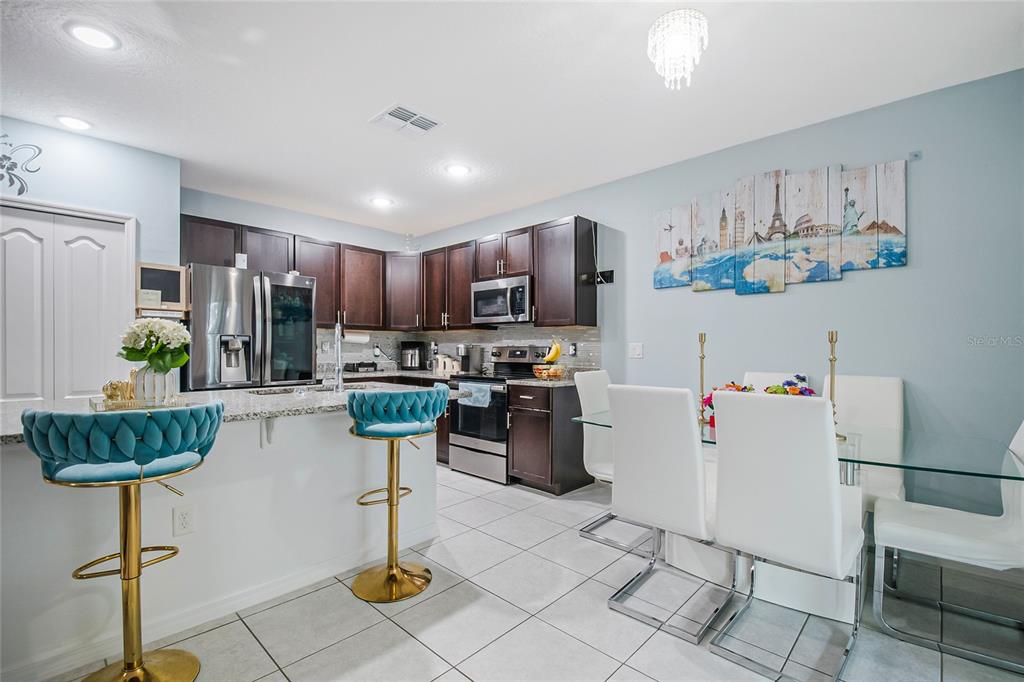 328 HIBISCUS DRIVE gallery image #10