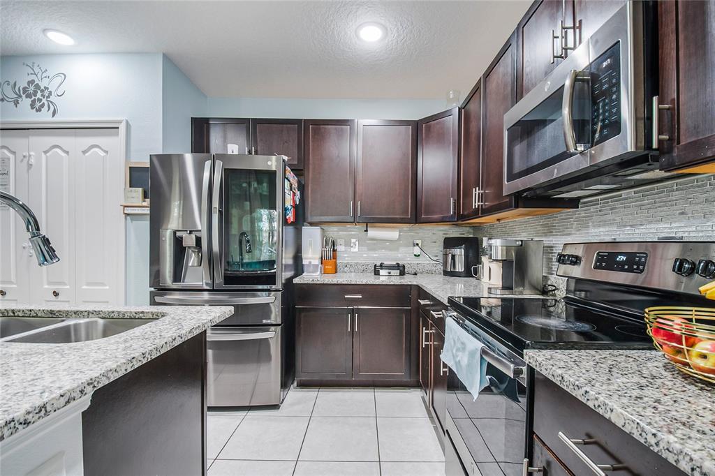 328 HIBISCUS DRIVE gallery image #13