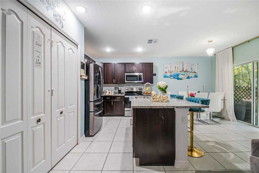 328 HIBISCUS DRIVE gallery image #14
