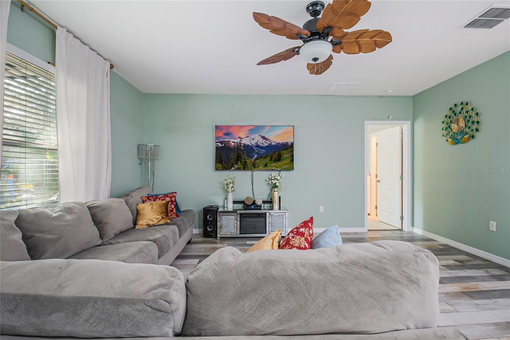 328 HIBISCUS DRIVE gallery image #5