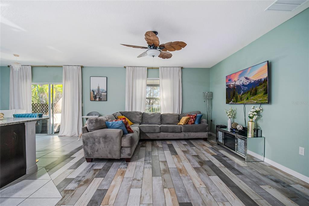 328 HIBISCUS DRIVE gallery image #6