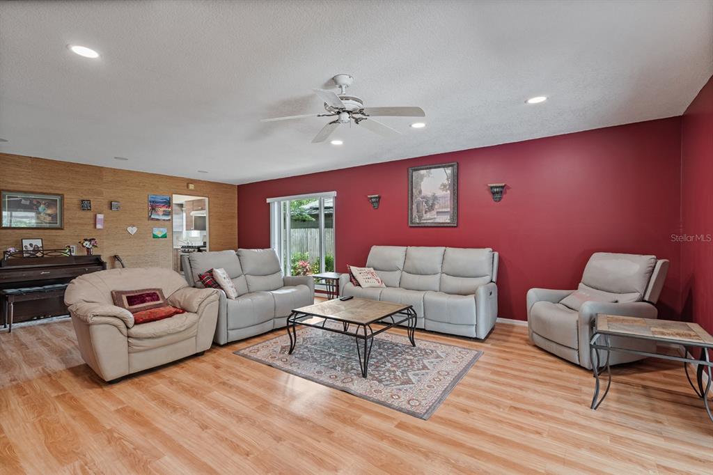 1032 MANCHESTER CIRCLE gallery image #10