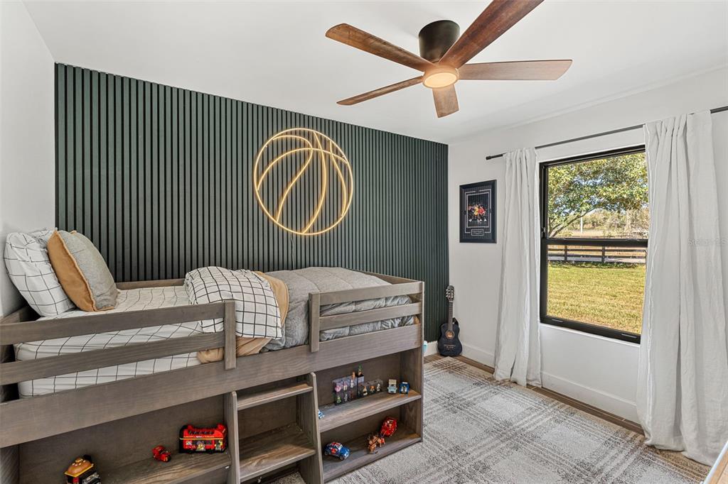 17224 OLD COUNTRY LANE gallery image #24