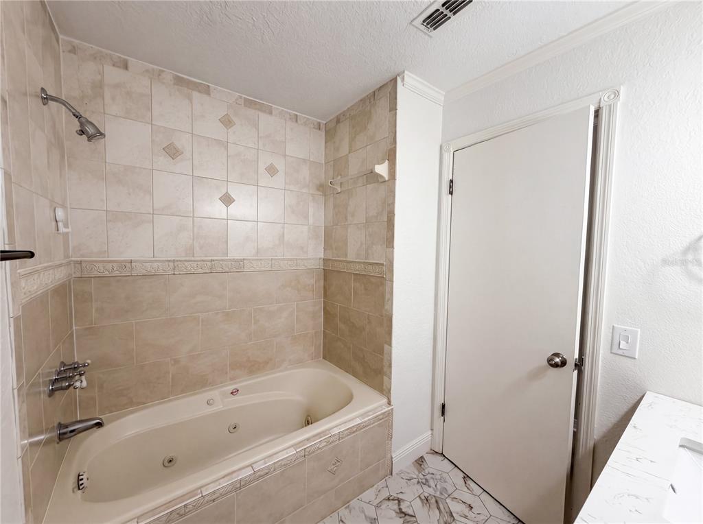 1770 NE 37TH STREET gallery image #16