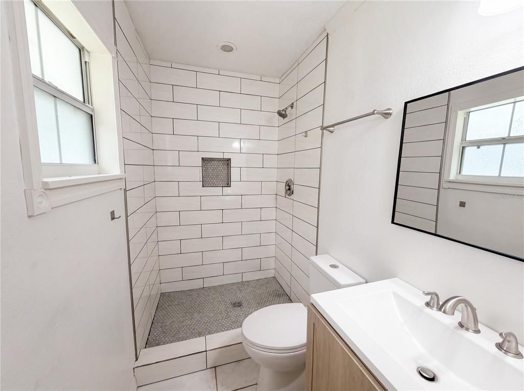 1770 NE 37TH STREET gallery image #17