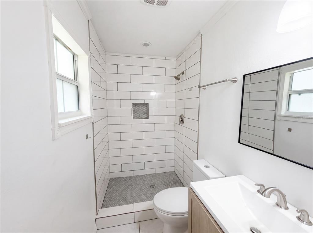 1770 NE 37TH STREET gallery image #18