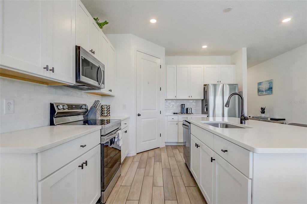 2268 DERWENT DRIVE gallery image #12