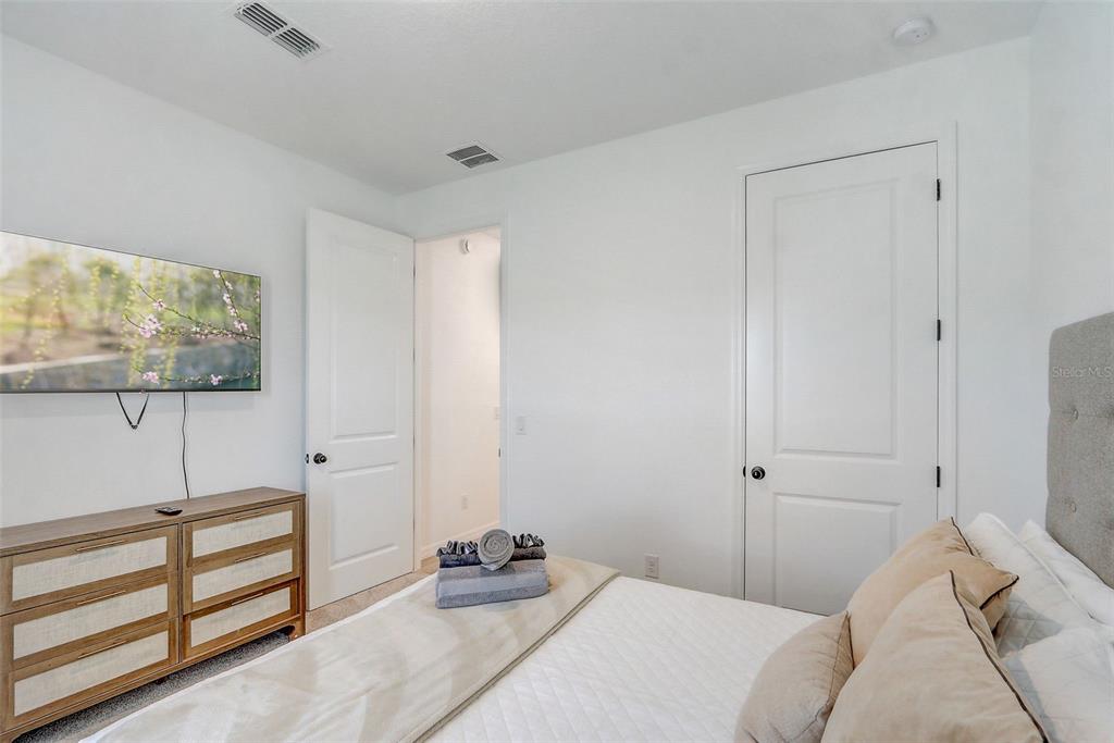 2268 DERWENT DRIVE gallery image #18