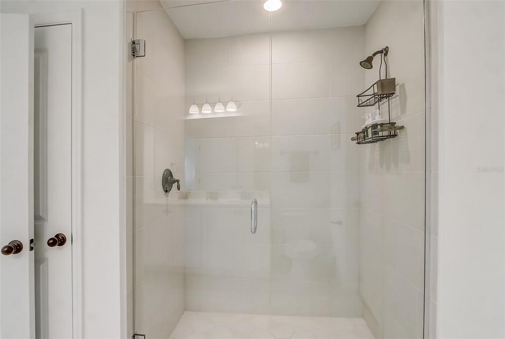 2268 DERWENT DRIVE gallery image #34