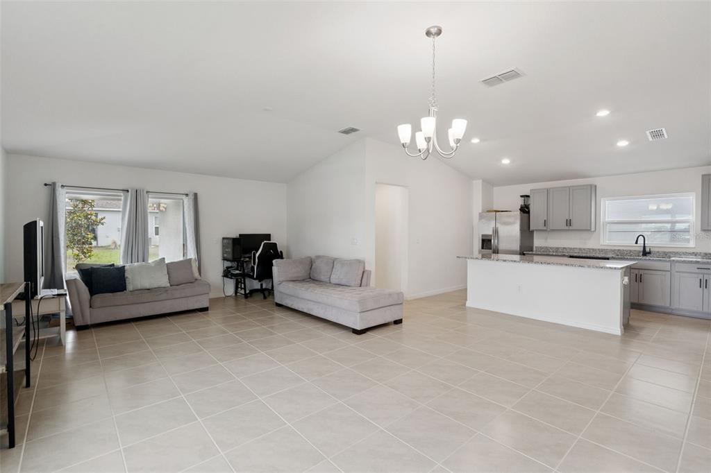 1247 PAPAYA CIRCLE gallery image #10