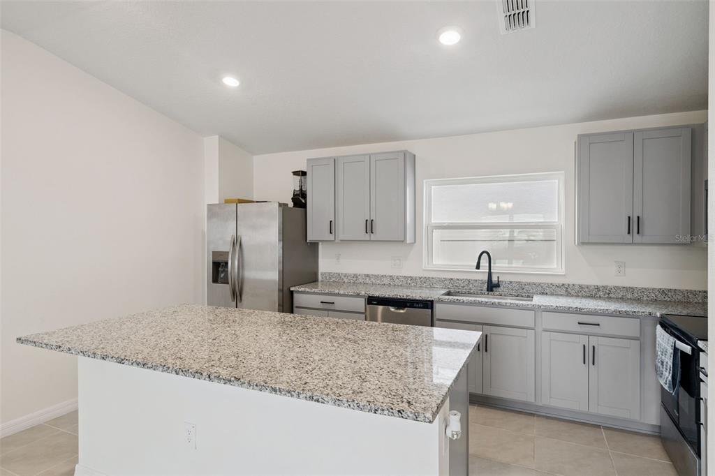 1247 PAPAYA CIRCLE gallery image #11