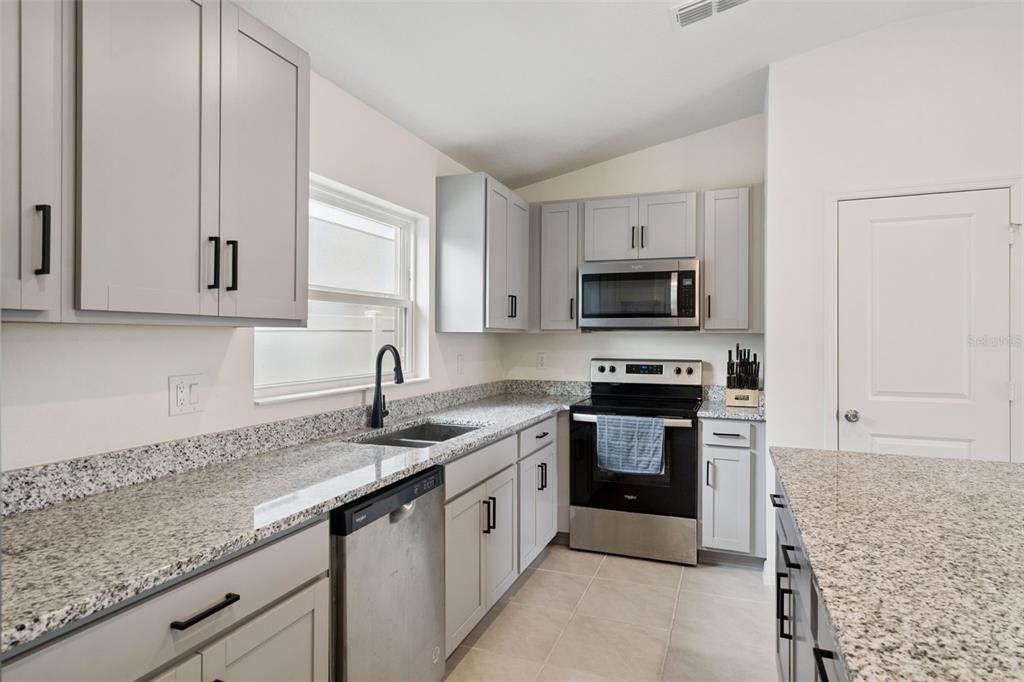 1247 PAPAYA CIRCLE gallery image #12