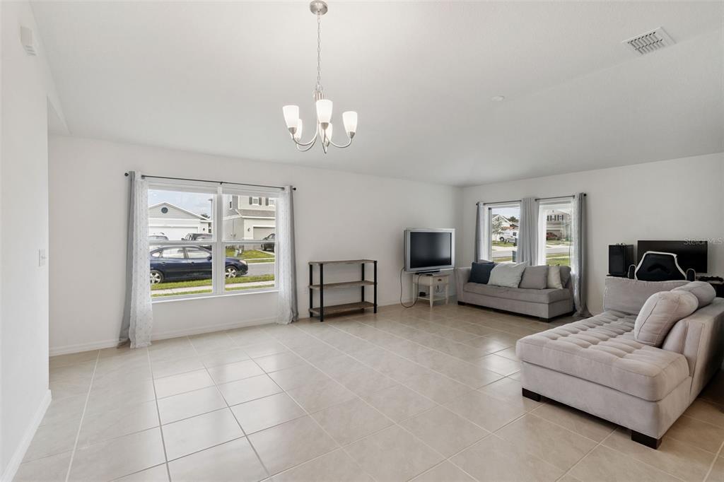 1247 PAPAYA CIRCLE gallery image #9