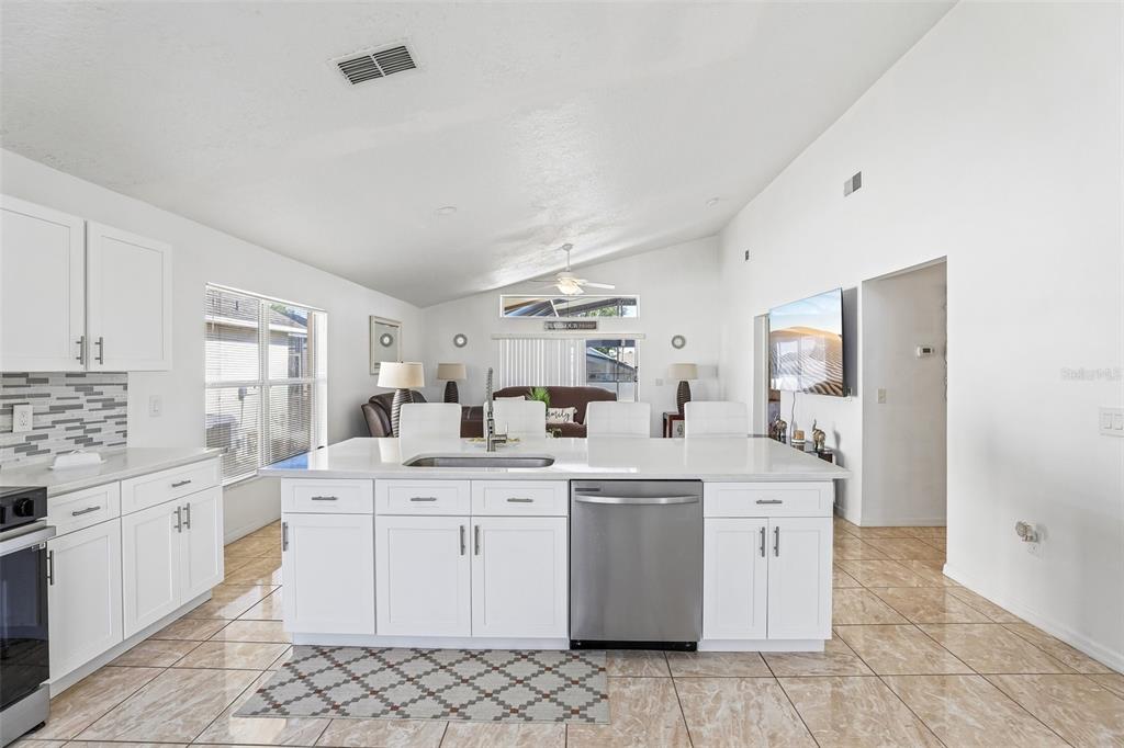 753 CASTERTON CIRCLE gallery image #10