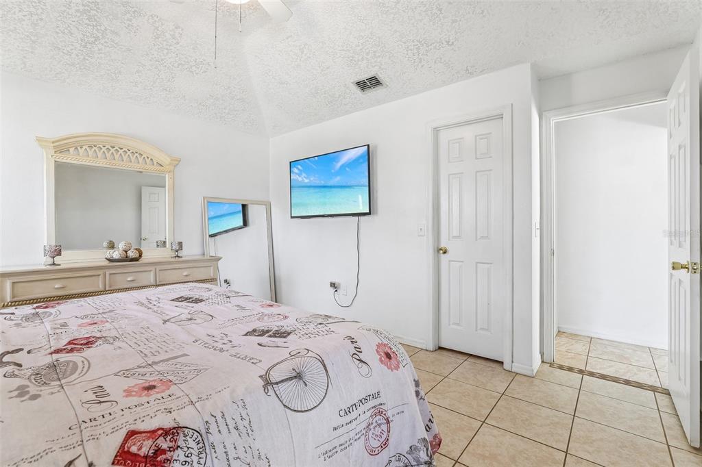 753 CASTERTON CIRCLE gallery image #18