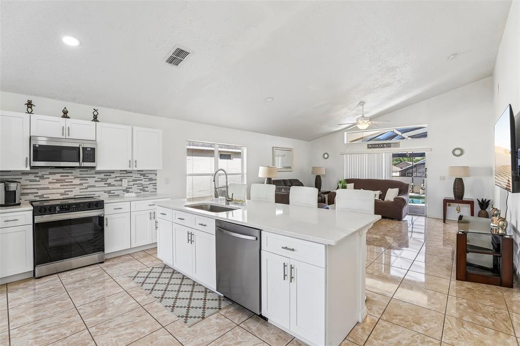 753 CASTERTON CIRCLE gallery image #8