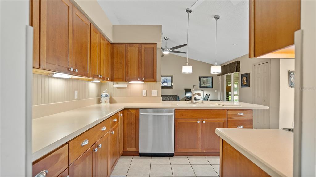 9072 WOODBREEZE BOULEVARD gallery image #18