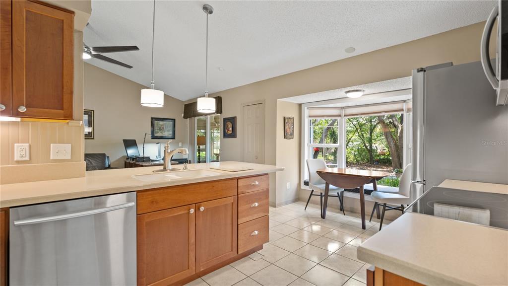 9072 WOODBREEZE BOULEVARD gallery image #19