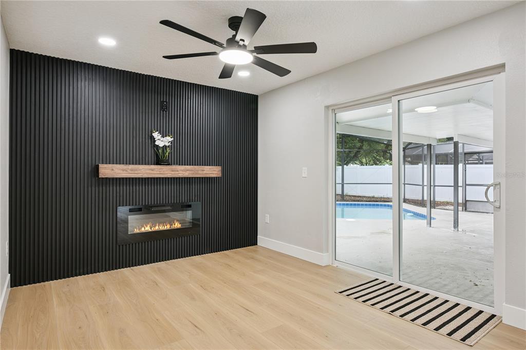 1438 TIERRA CIRCLE gallery image #18