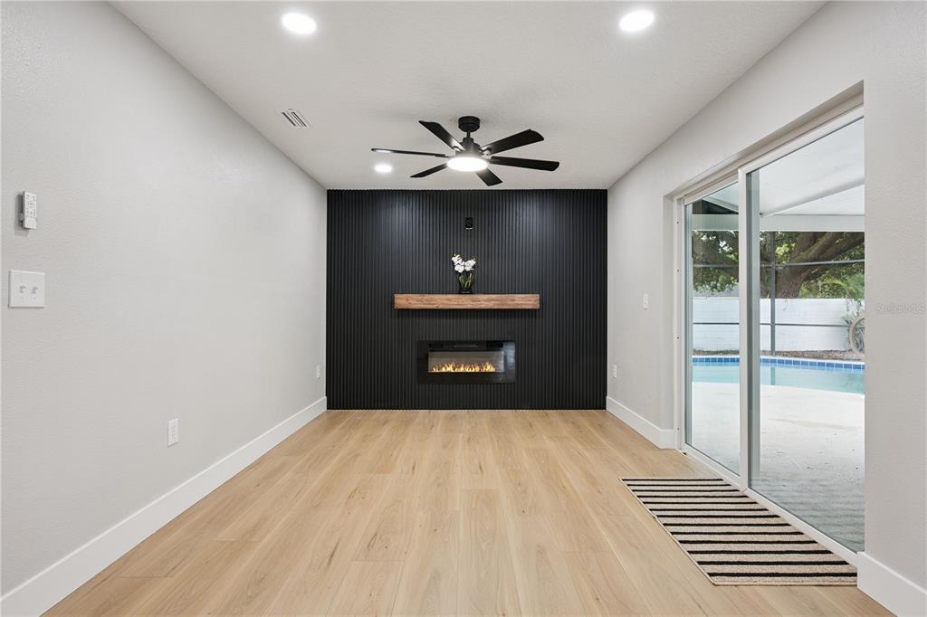 1438 TIERRA CIRCLE gallery image #19