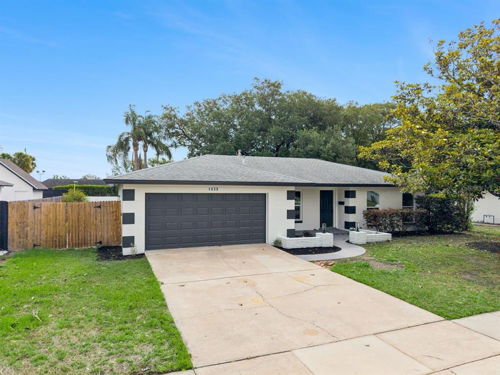 1438 TIERRA CIRCLE gallery image #2