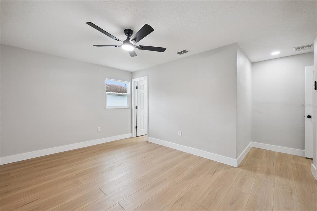1438 TIERRA CIRCLE gallery image #21