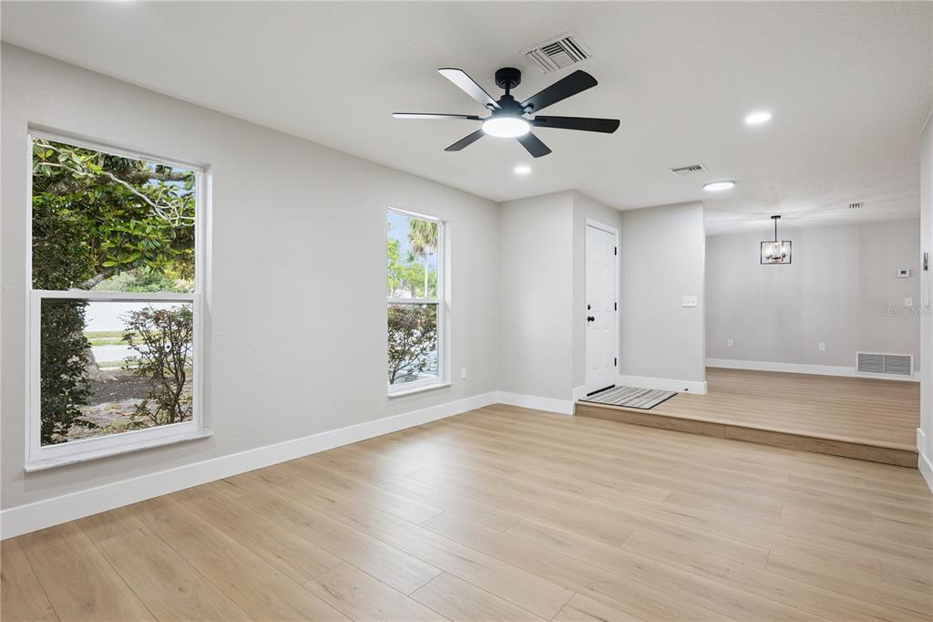 1438 TIERRA CIRCLE gallery image #5