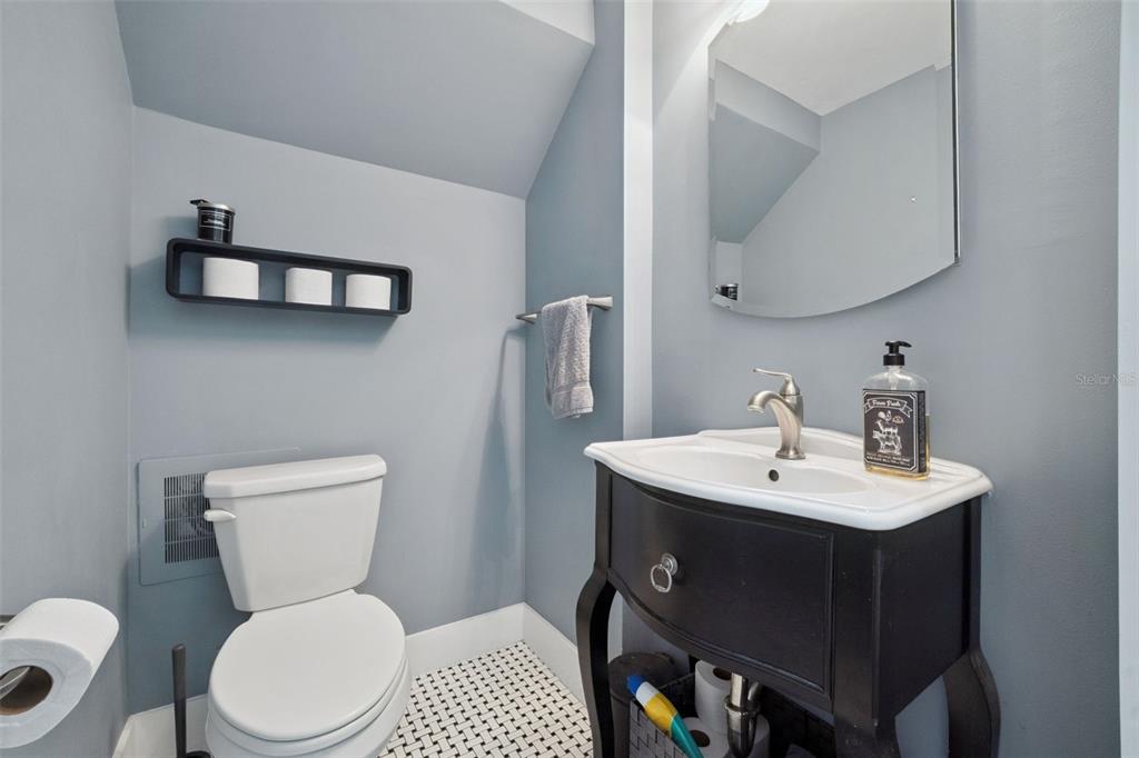 7956 LAKE NELLIE ROAD gallery image #27