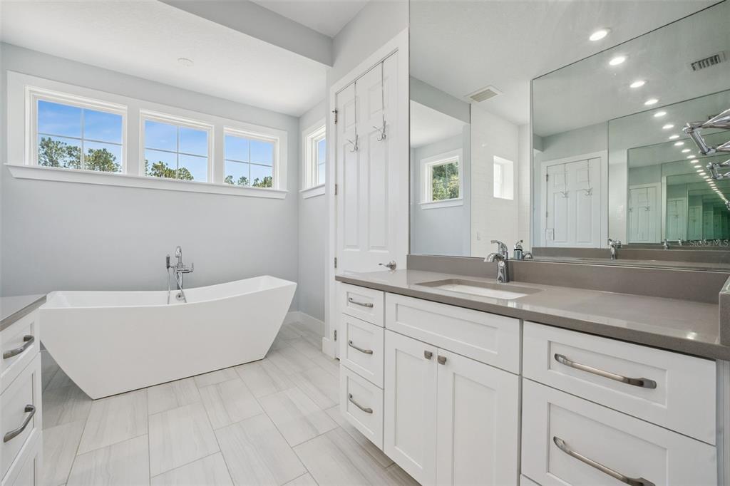 7956 LAKE NELLIE ROAD gallery image #35
