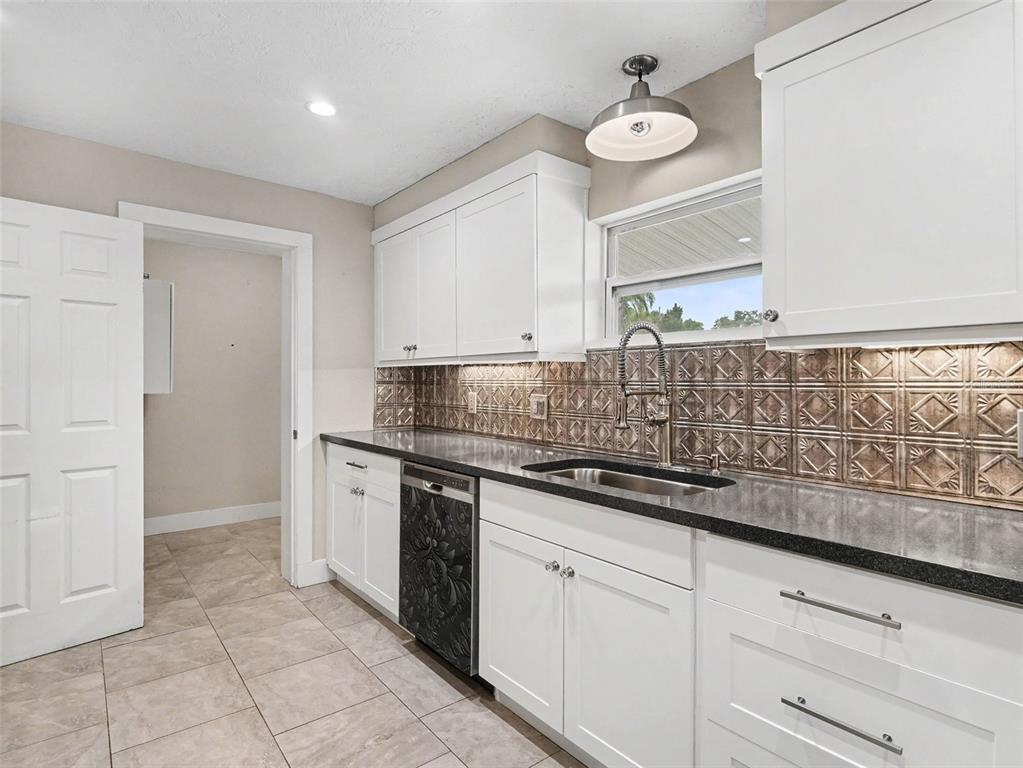 2746 HIBISCUS STREET
