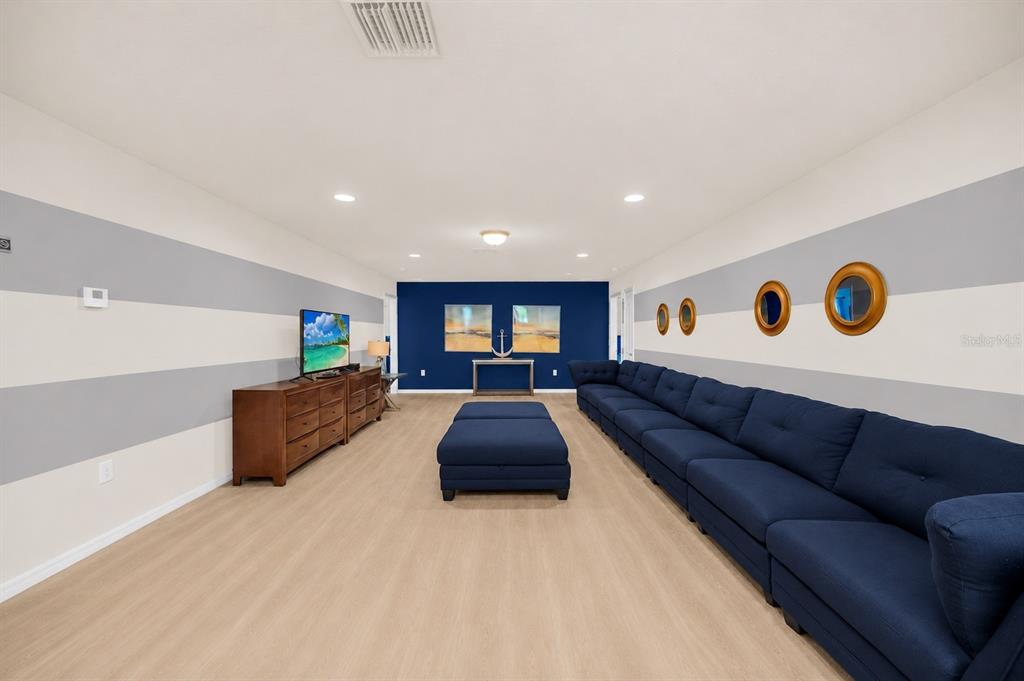 8887 MENTON LOOP gallery image #21