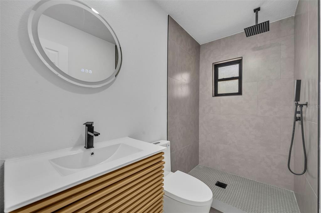 731 BONGART ROAD gallery image #23