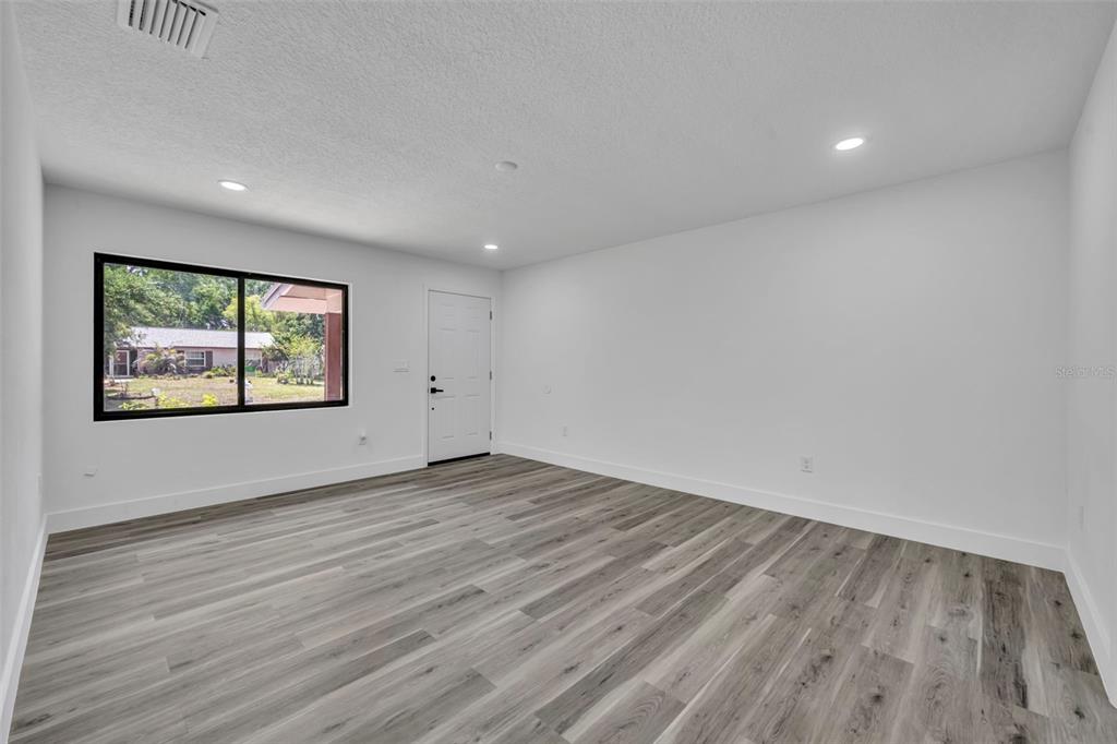 731 BONGART ROAD gallery image #3