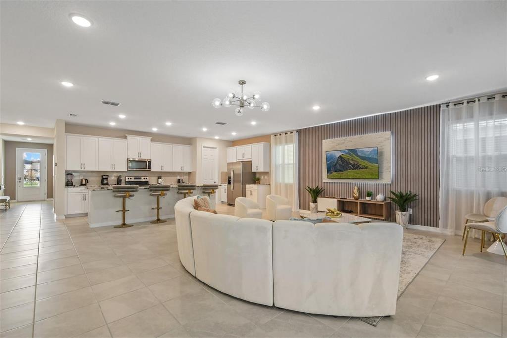 8905 COCONUT BREEZE DRIVE gallery image #3