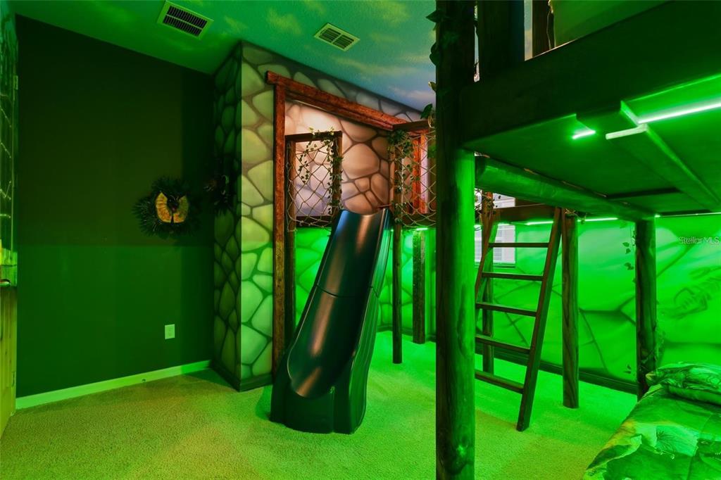 8905 COCONUT BREEZE DRIVE gallery image #32