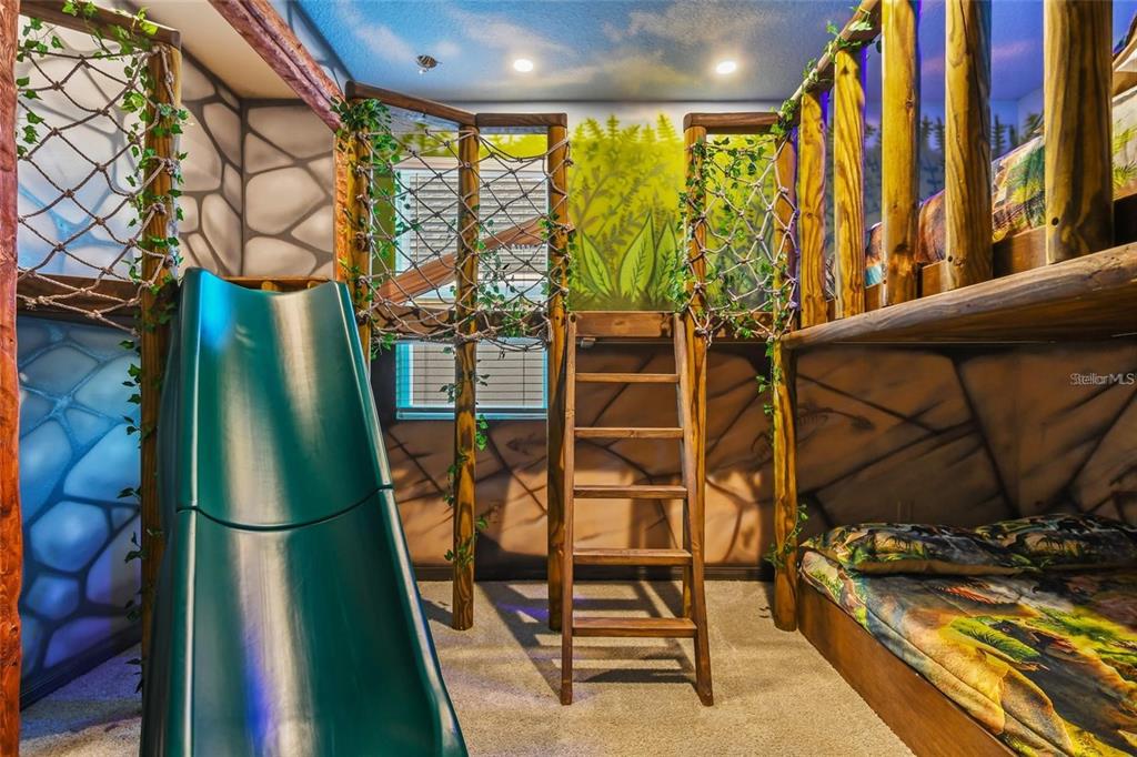 8905 COCONUT BREEZE DRIVE gallery image #35
