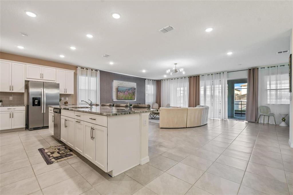 8905 COCONUT BREEZE DRIVE gallery image #4
