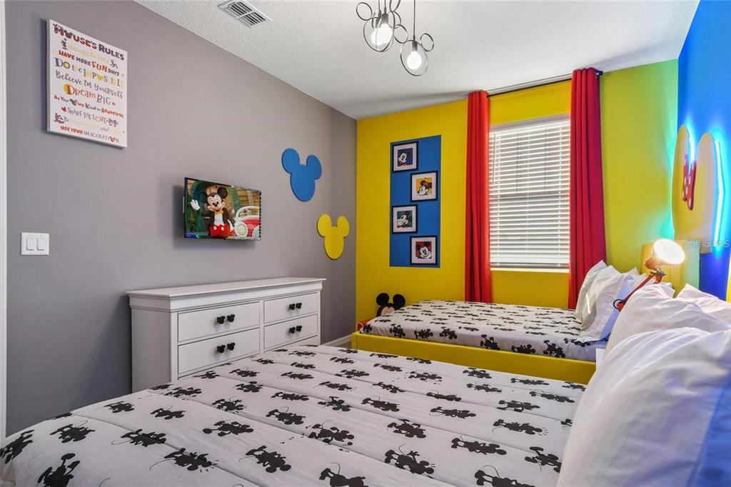 8905 COCONUT BREEZE DRIVE gallery image #42