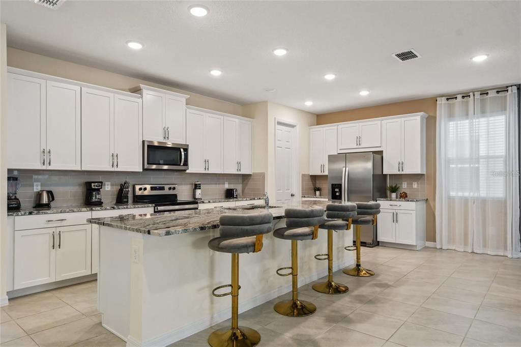 8905 COCONUT BREEZE DRIVE gallery image #6