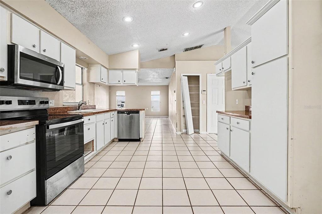 2537 JASMINE TRACE DRIVE gallery image #7