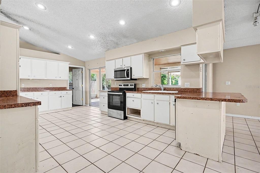 2537 JASMINE TRACE DRIVE gallery image #8