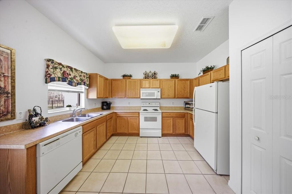 532 GENOA DRIVE gallery image #4